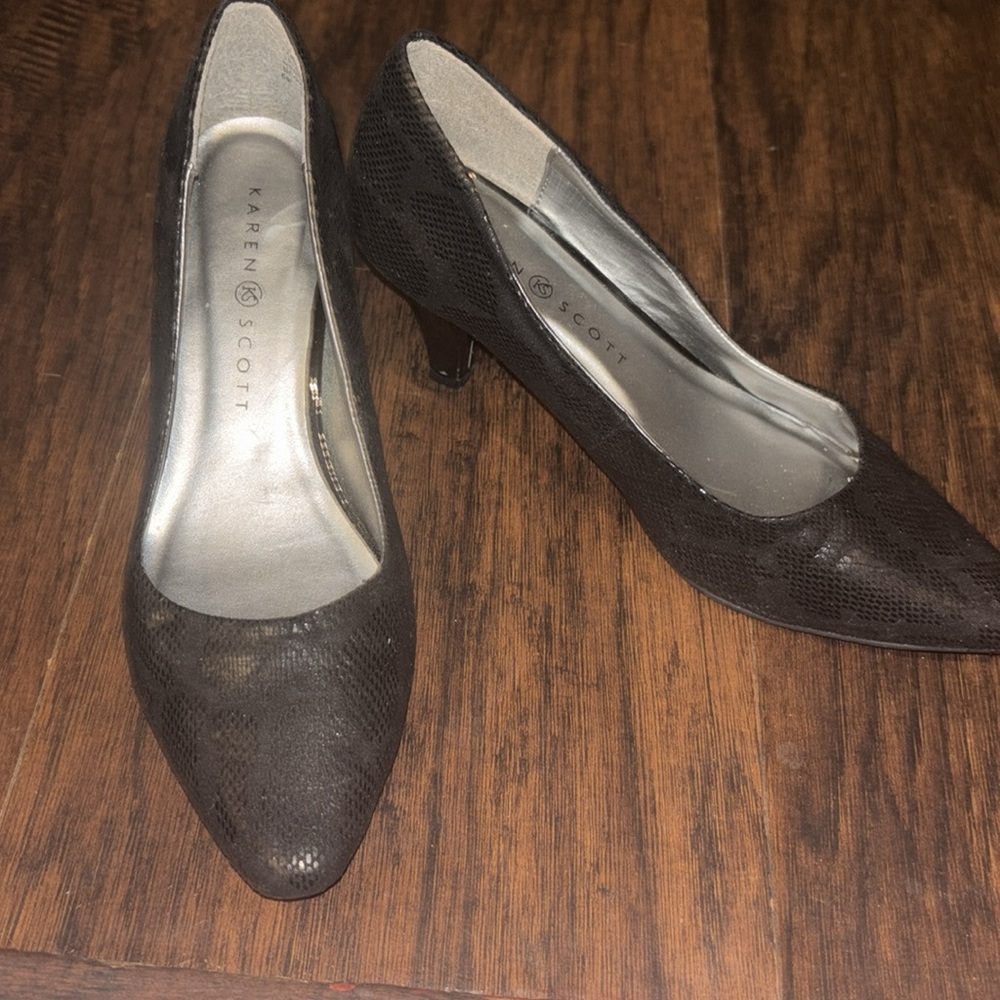 Elegant Black Women's Pumps